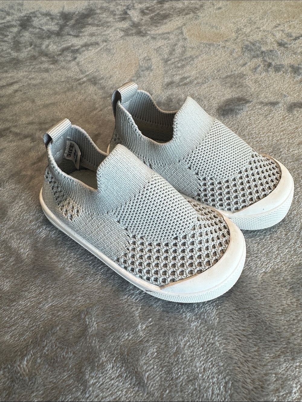 Like New Kids BMCITYBM Slip-On Knit Sneakers in Light Gray SZ 5 baby